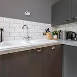 Boutique 2br - Prime Uni District - Sleeps 5 *