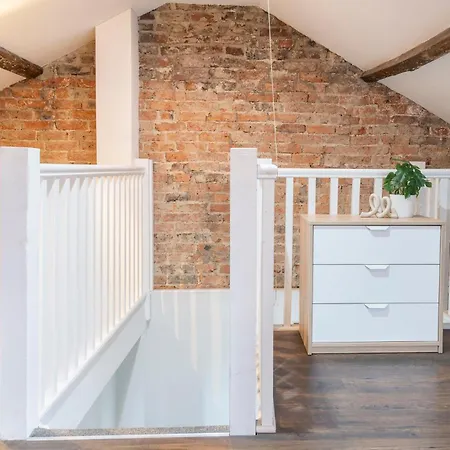 Stylish By Uni - Sleeps 5 Leeds
