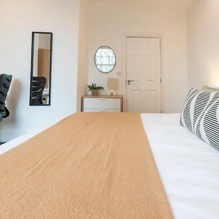 Stylish By Uni - Sleeps 5 Apartman *