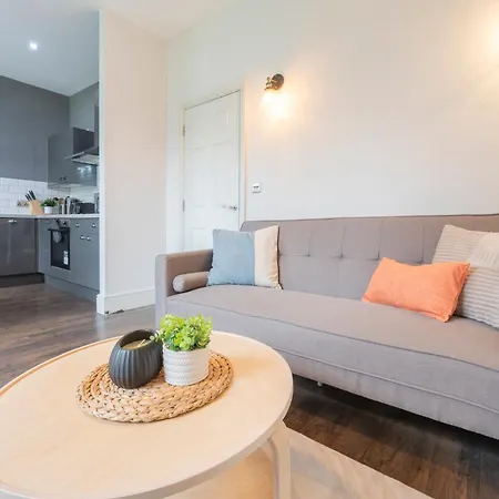 Stylish By Uni - Sleeps 5 * Leeds