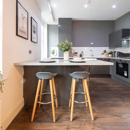Apartman Stylish By Uni - Sleeps 5 *