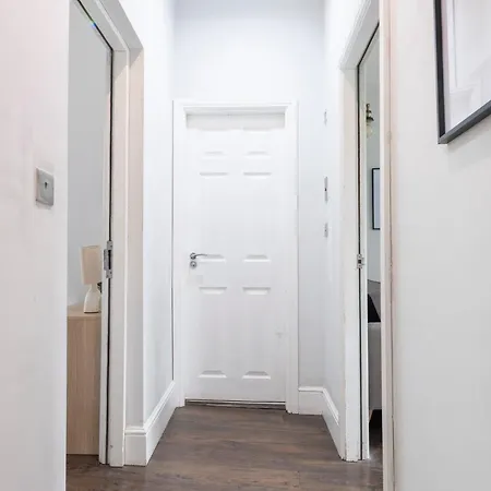 Modern 2-Bed - Sofa - Walk To Uni & Lgi * Leeds (West Yorkshire)