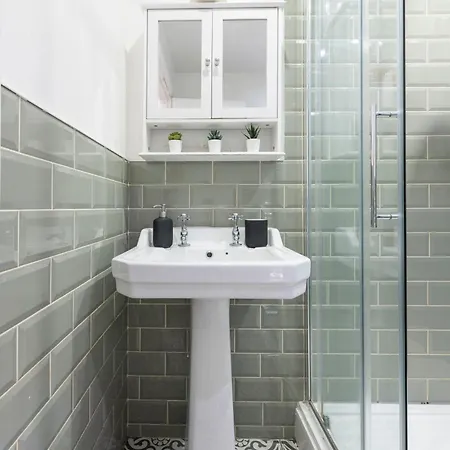 Stylish By Uni - Sleeps 5 * Leeds
