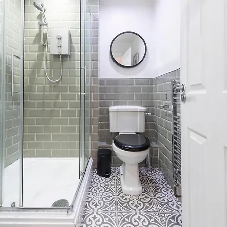 Modern 2-Bed - Sofa - Walk To Uni & Lgi