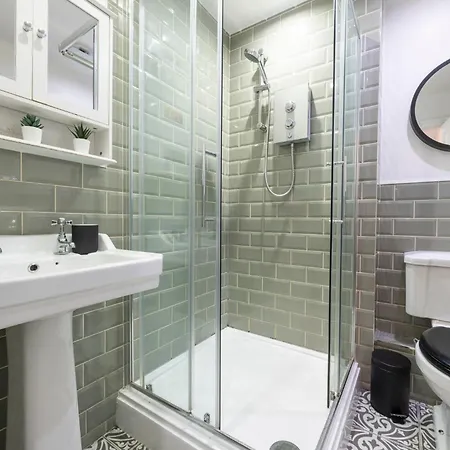 Apartman Stylish By Uni - Sleeps 5 *