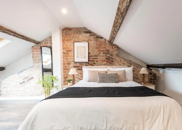 Spacious 2-Bed Near LGI - Ideal for 5 Leeds (West Yorkshire)