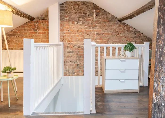 Spacious 2-Bed Near LGI - Ideal for 5 Leeds (West Yorkshire)