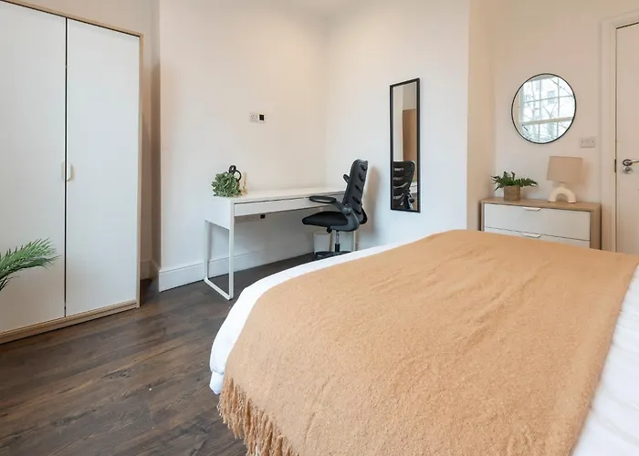 Apartamento Spacious 2-Bed Near LGI - Ideal for 5 *