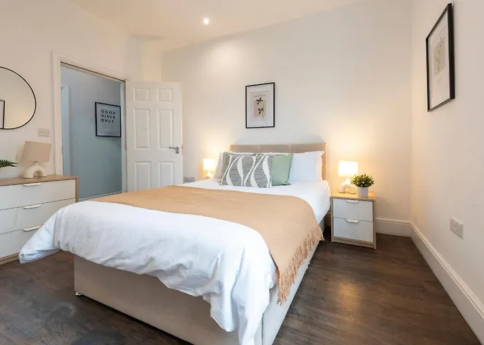 Executive 2-bed - Walk To Uni & Lgi Апартаменти