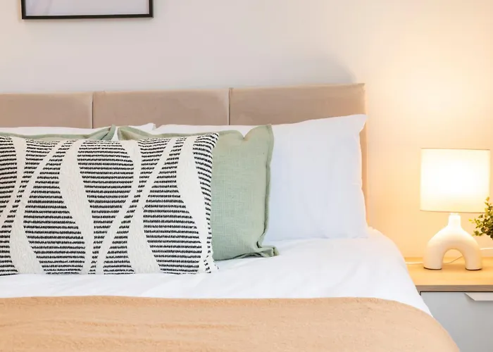 Spacious 2-Bed Near LGI - Ideal for 5 Apartamento Leeds (West Yorkshire)