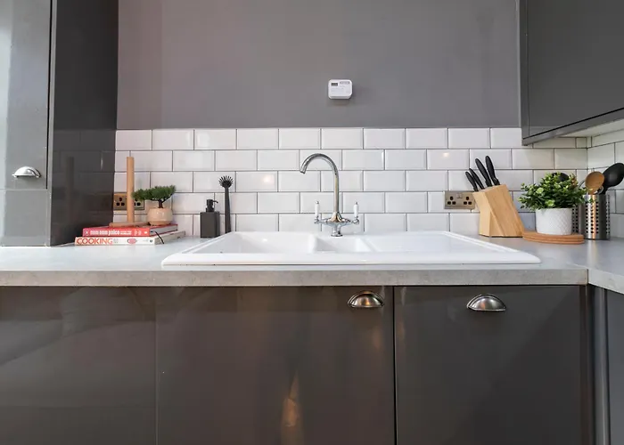 Апартаменти Executive 2-bed - Walk To Uni & Lgi