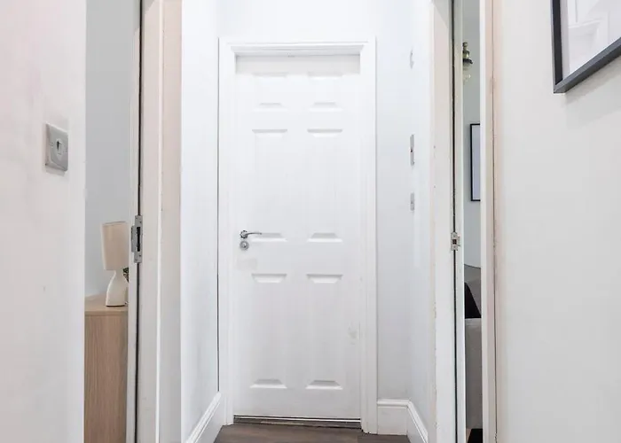 Spacious 2-Bed Near LGI - Ideal for 5 * Leeds (West Yorkshire)