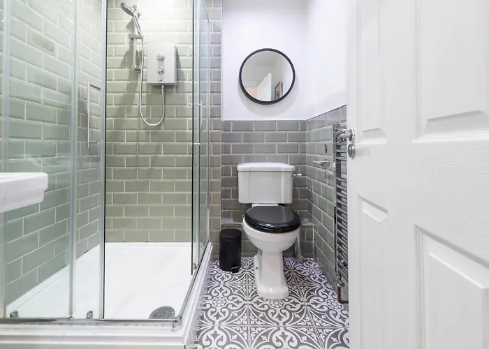 Spacious 2-Bed Near LGI - Ideal for 5