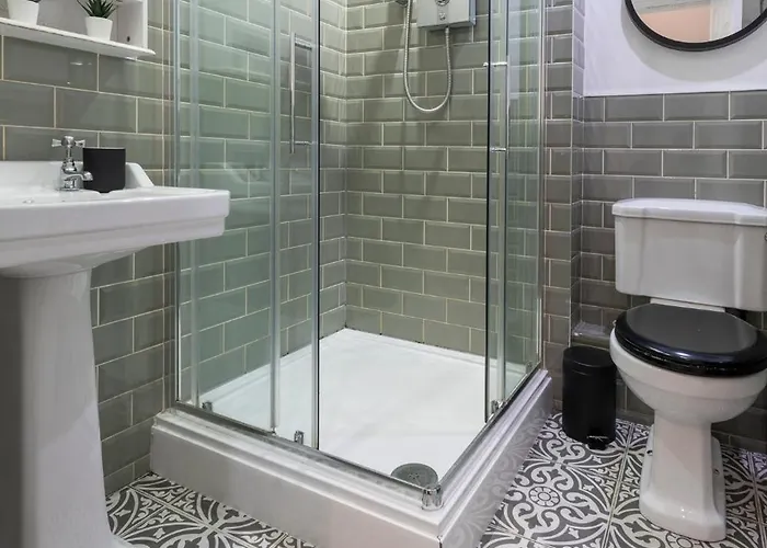 Spacious 2-Bed Near LGI - Ideal for 5 * Leeds (West Yorkshire)