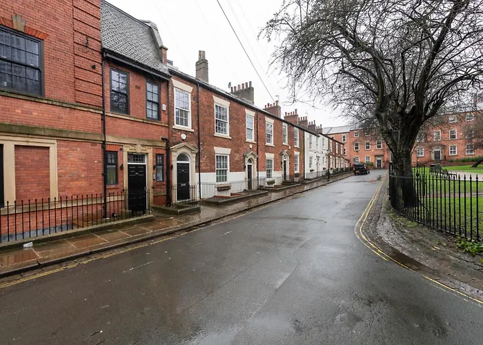 Executive 2-bed - Walk To Uni & Lgi