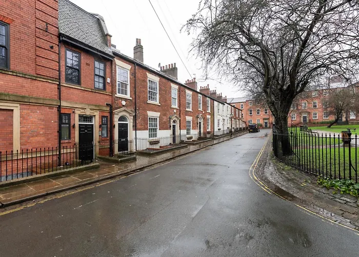 Apartment Modern 2-Bed - Sofa - Walk To Uni & Lgi *