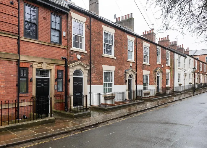 Executive 2-bed - Walk To Uni & Lgi