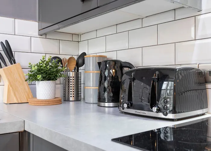 Apartment Modern 2-Bed - Sofa - Walk To Uni & Lgi *