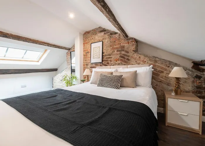 Modern 2-Bed - Sofa - Walk To Uni & Lgi